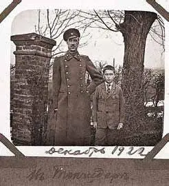 П Врангель с сыном Петром Топчидер Сербия Декабрь 1922 г Лишь в сентябре - фото 48