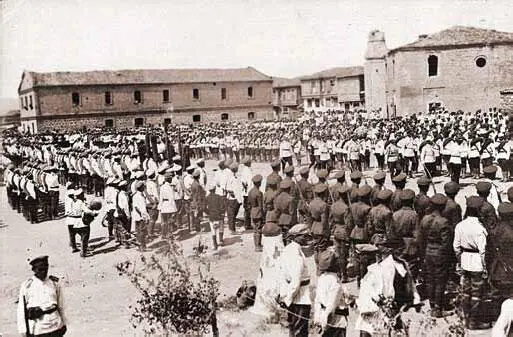 Врангелевские войска в Галлиполи Строй солдат на площади Турция 19201921 - фото 51