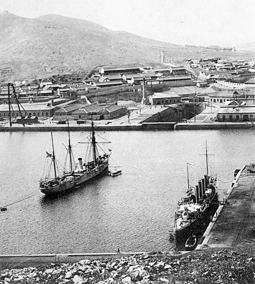 Забияка в ПортАртуре в 1902 вверху и в 1904 гг Katsuragi и английский - фото 112