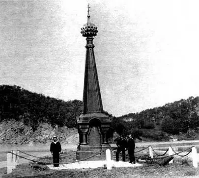 Моряки с Забияки у памятника героям обороны Петропавловска 1892 г Проведя - фото 115