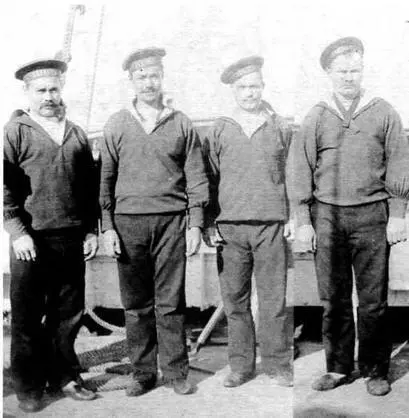 Вестовые Водолазные работы у борта Забияки ПортАртур 1902 г 25 августа - фото 121