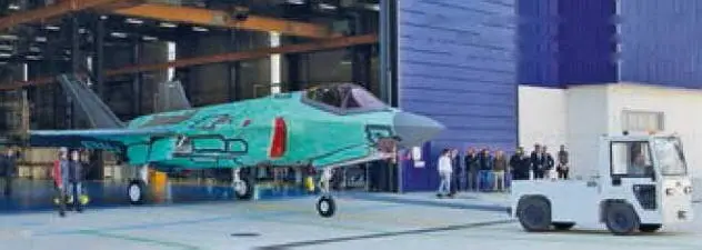 Выкатка первого итальянского F35A AL1 из сборочного цеха предприятия FACO в - фото 59