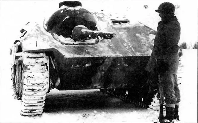 Самоходный огнемет Flammpanzer 38 подбитый на Западном фронте Зима 1945 года - фото 73