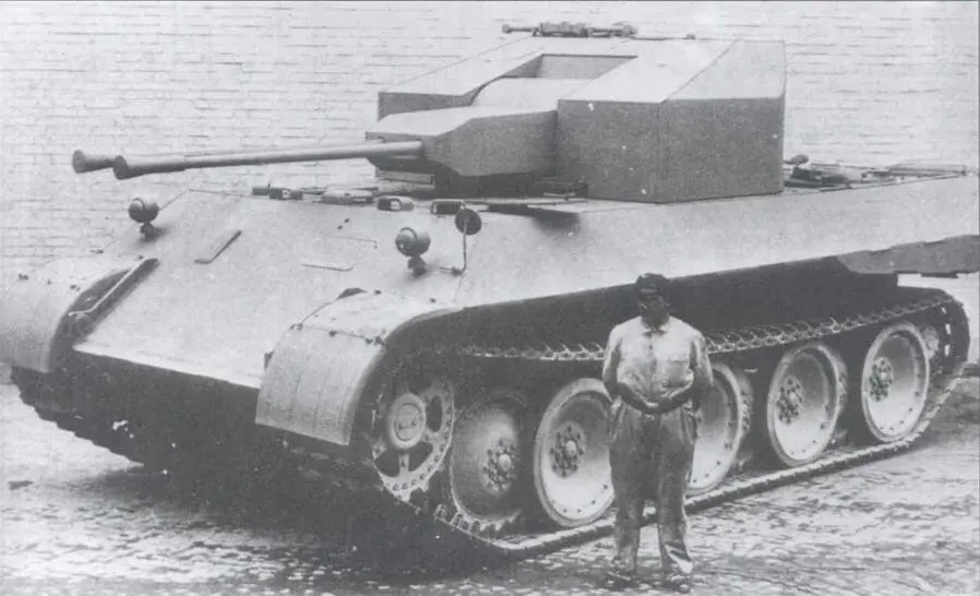 Шасси Пантеры AusfD с установленным на нем деревянным макетом башни ЗСУ - фото 130