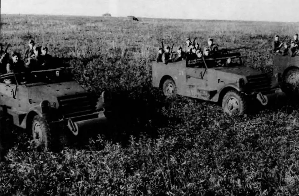 Разведывательное подразделение Красной Армии на бронетранспортерах M3A1 1943 - фото 188