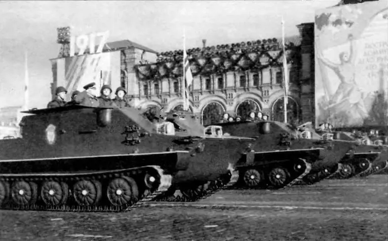 БТР50ПК во время ноябрьского парада в Москве 1962 год Невостребованные ПТ76 - фото 109