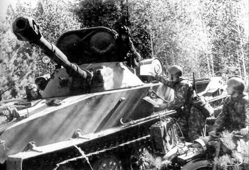 Связисты передают боевой приказ разведчикам Учения Днепр сентябрь 1967 года - фото 111