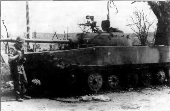 Слабобронированные плавающие танки Тип 631 и ПТ76 становились легкой - фото 137