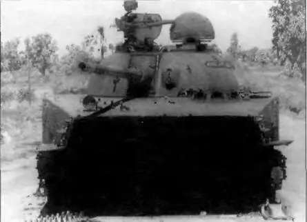Трофей вьетнамской войны плавающий танк ПТ76 в экспозиции музея на - фото 138