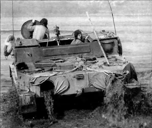 Бронетранспортер БТР50ПК Национальной Народной Армии ГДР после преодоления - фото 141