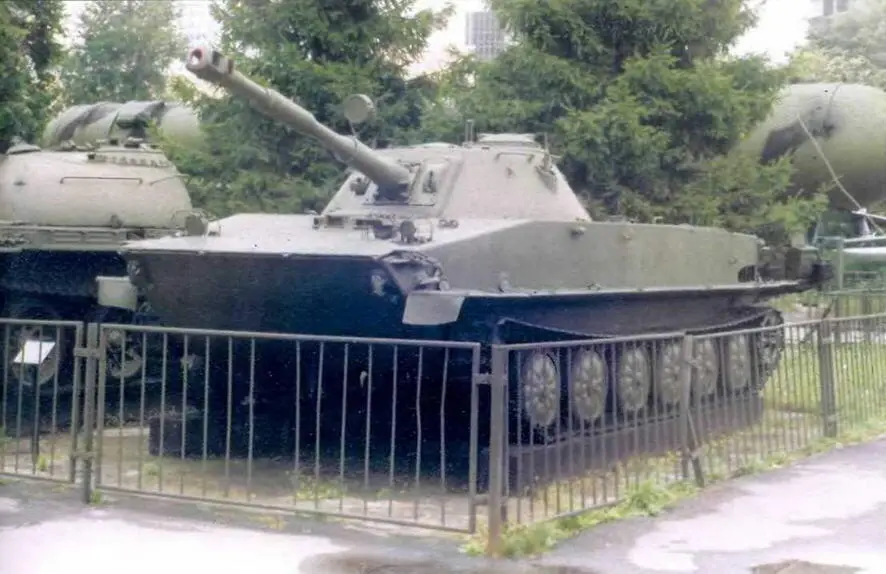 Плавающий танк ПТ76Б в экспозиции Центрального музея Вооруженных Сил в Москве - фото 152