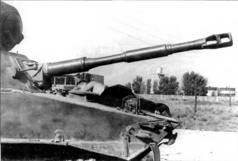 Танк ПТ76 на блокпосту Советской Армии в зоне армяноазербайджанского - фото 43