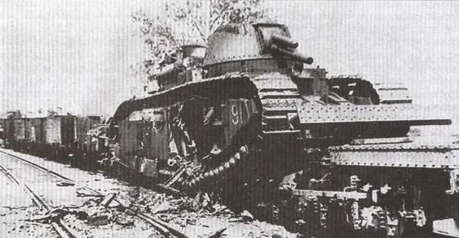 Танк 91 Прованс взорванный экипажем Район деревни Мез 18 июня 1940 года - фото 9