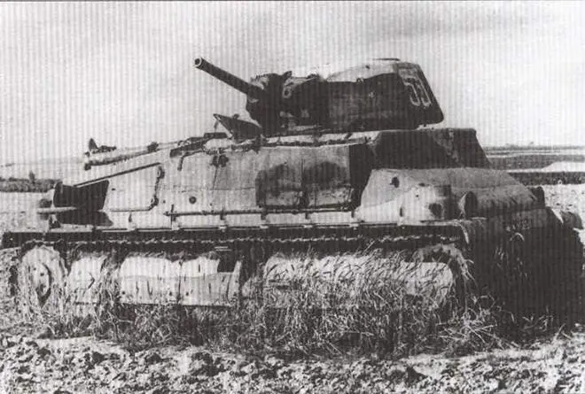 Танк S35 из состава 3й легкой механизированной дивизии подбитый в первых боях - фото 41