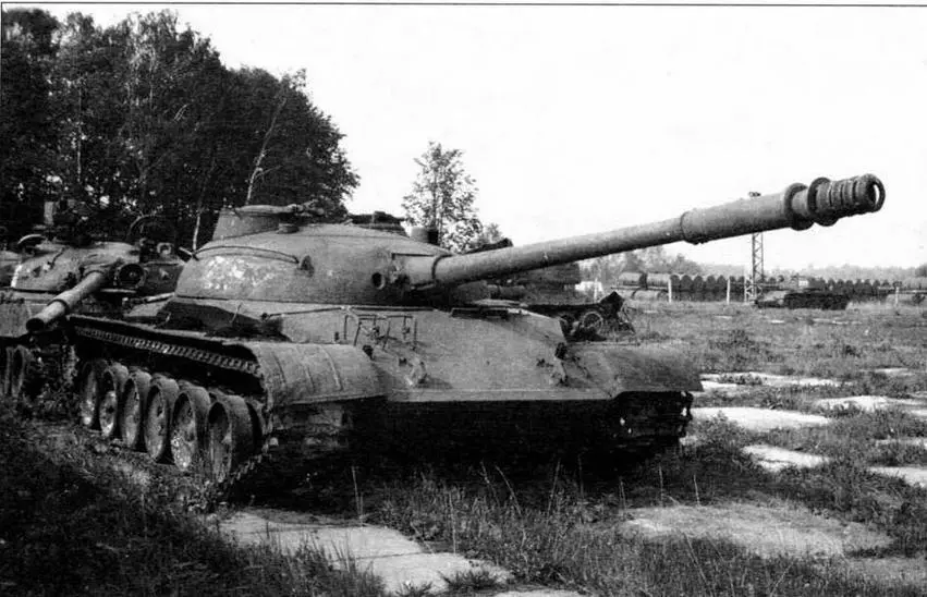 Опытный образец среднего танка объект 140 Эта машина вооружена 100мм пушкой - фото 4