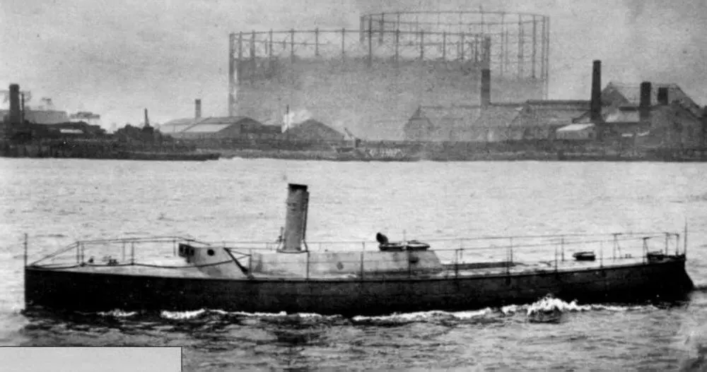 Алюминиевая миноноска С Немалая часть обшивки была заменена в 1896 году - фото 69