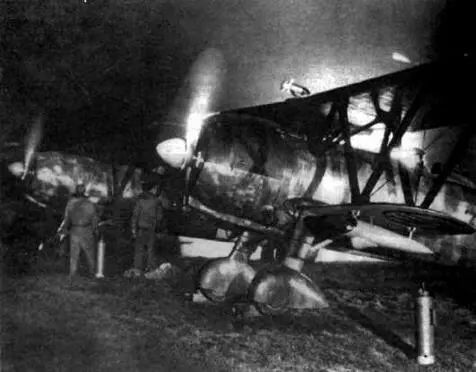 Подготовка к вылету CR42CN из 300й эскадрильи Чиампино 1941 г НОВЫЕ ЧАСТИ - фото 66