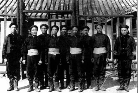 Экипаж китайского миноносца Бэйянские миноносцы в войне 18941895 гг Вместе с - фото 121