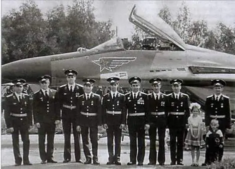 Борт 56 с эмблемой крылатой звезды на авиационном празднике в 1990 году - фото 114
