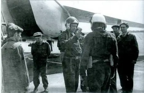 После приземления Первые впечатления от полета на МиГ25 В далеком 1973 г я - фото 4