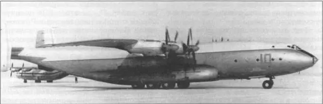 Ан22 сер 01 03 на аэродроме Ягельное Тюменская обл Апрель 1977 г - фото 121