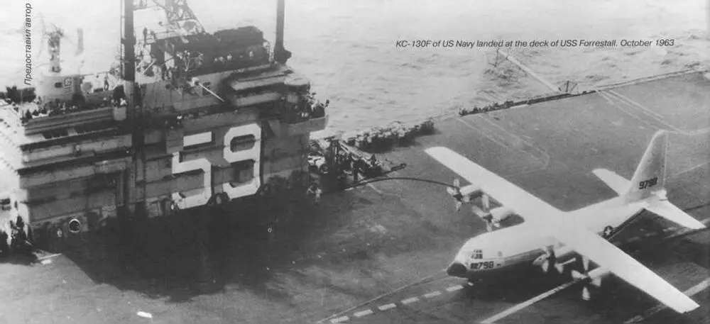 КС130Р авиации ВМС США совершил посадку на палубу авианосца Форрестол - фото 28