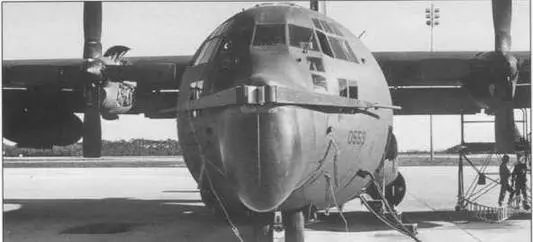 Носовая часть самолета МС130Е с Вилкой Фултона МС130Е готовится - фото 32