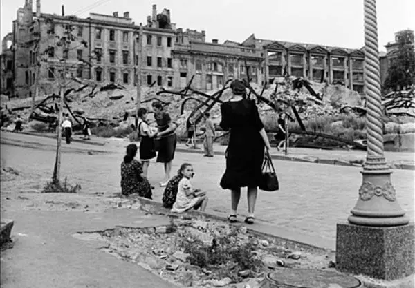 СССР Украина Киев 1947 Капа говорит что музей это церковь русских Им - фото 11