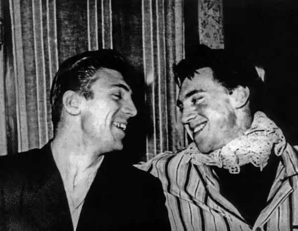 С Игорем Кохановским в день восемнадцатилетия 25 января 1956 Мой друг уехал - фото 13