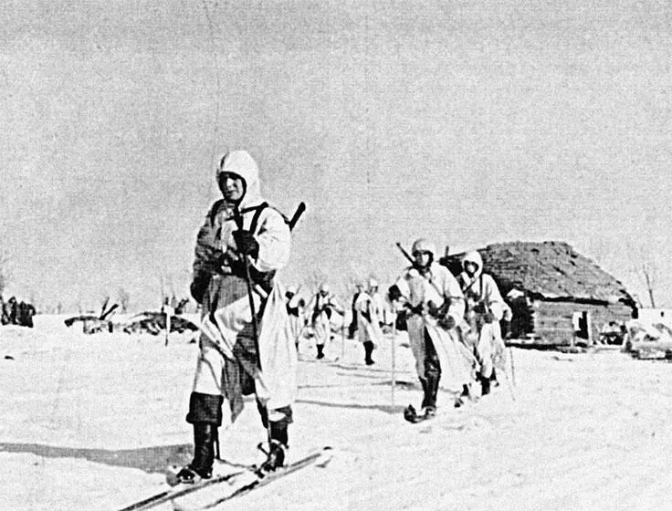 Лыжная разведка уходит на задание Бои по овладению железнодорожным вокзалом - фото 51
