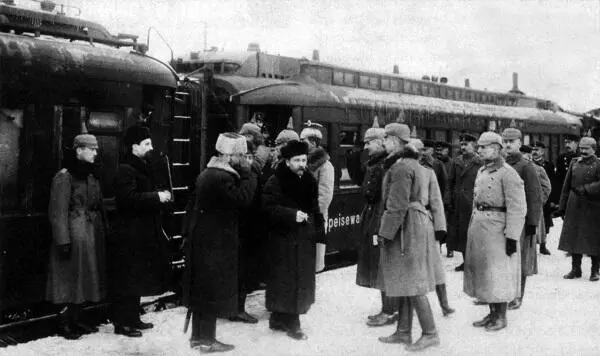Тот самый пломбированный вагон Но вернемся в поезд следовавший через - фото 16