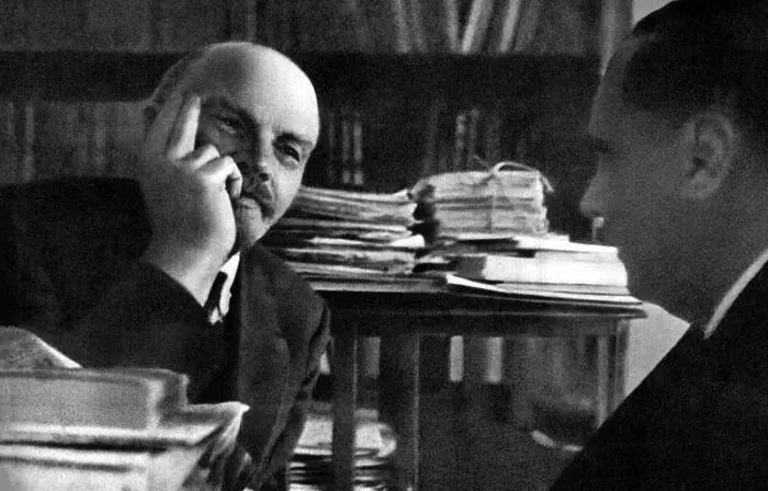 Ленин беседует с Гербертом Уэллсом По итогам беседы английский фантаст назовет - фото 21