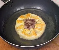 Мясо и лук пропустите через мясорубку добавьте соль и перец по вкусу Если - фото 582