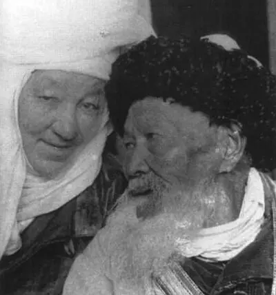 Джамбул и певица Дина Нурпеисова Джамбул и писатели Казахстана - фото 21