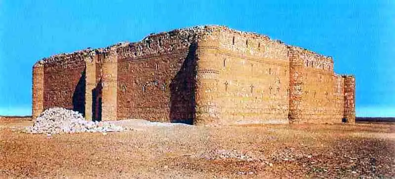 Замок Каср альХейр альГарби Иордания VIII в Центром колонной мечети - фото 451