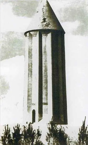 Башня Кабуса близ Горгана Начало XI в Мавзолей МоминеХатун 1186 г в - фото 471