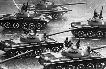 Танки Т62 выходят на Красную площадь 7 ноября 1973 года И только в июле - фото 130