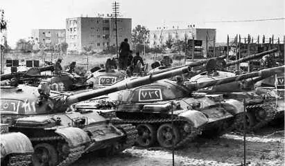 Сирийские Т62 на окраине Бейрута Ливан 1982 год Потом был штурм - фото 148