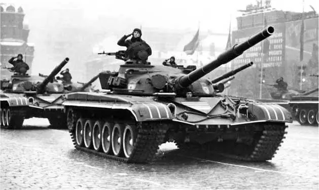 Основные танки Т72 на Красной площади 7 ноября 1977 года Кстати сказать - фото 168