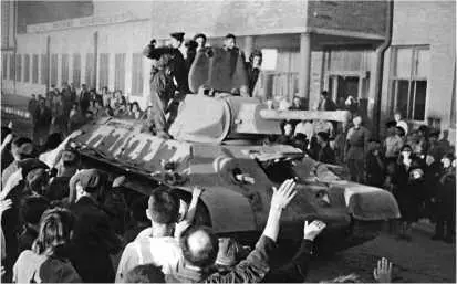 Танки Т34 изготовленные на СТЗ уходят на фронт Август 1942 года Забегая - фото 49