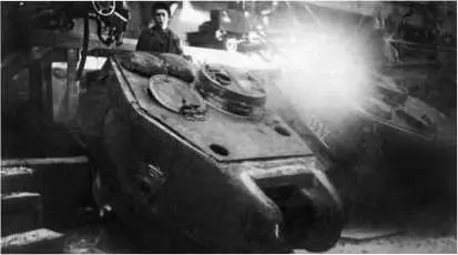Приварка крыши к основе башни Т3485 Уралвагонзавод 1944 год Танки 46й - фото 93