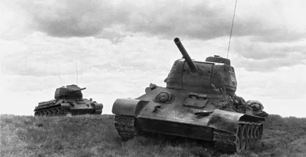 Танки Т3485 25й гвардейской танковой бригады 2го гвардейского танкового - фото 100