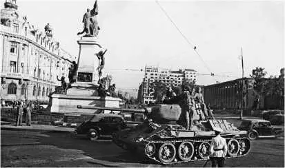 Т3485 18го танкового корпуса в Бухаресте 31 августа 1944 года На этой - фото 105