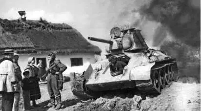 Танк Т34 в освобожденной деревне на Буковине 1й Украинский фронт 1944 год - фото 110