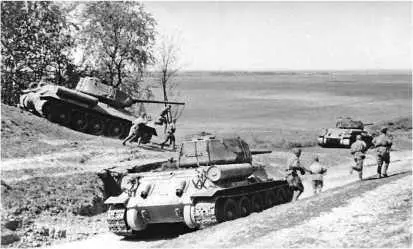 Танки Т3485 в окрестностях Вены Апрель 1945 года Танки Т3485 перед - фото 112