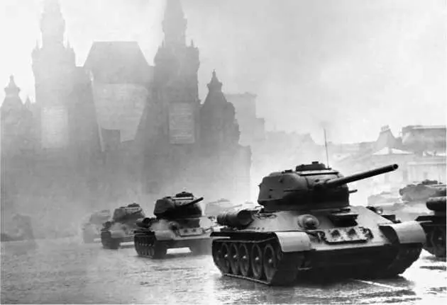 Танки ОТ3485 на Красной площади Парад Победы 24 июня 1945 года Для - фото 126