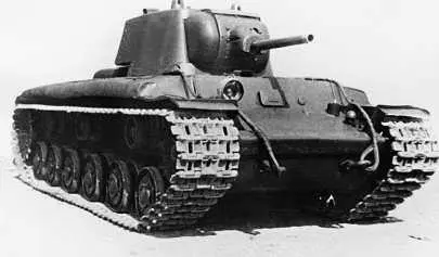 Опытный КВ из установочной партии 1940 год Серийный КВ1 со сварной башней - фото 153