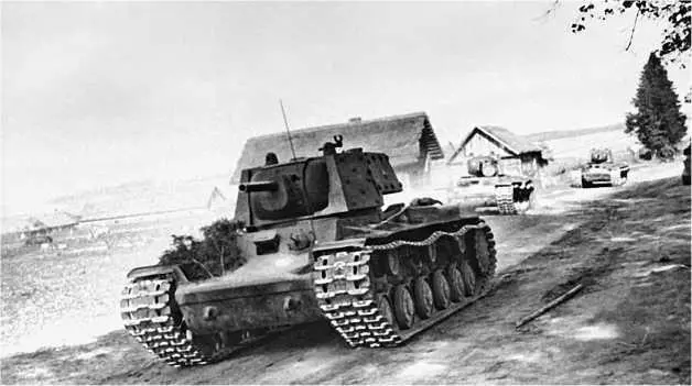 Колонна танков КВ Головной КВ1 с дополнительным бронированием башни - фото 165