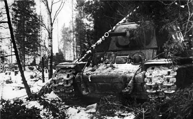 Тяжелый танк КВ1 с пушкой Ф32 в засаде 1941 год Из доклада командира 41й - фото 169