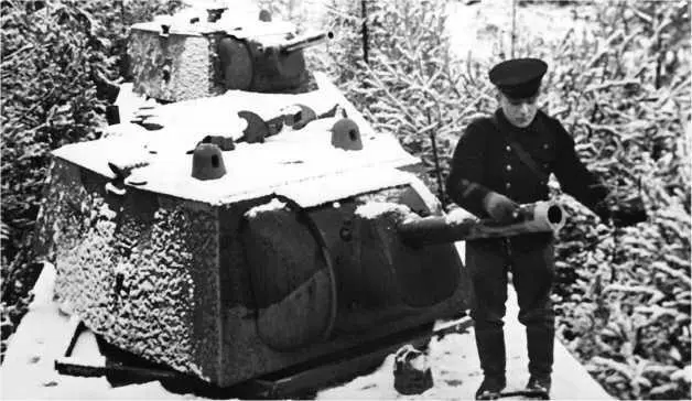 Башни танка КВ с пушками Ф32 были установлены на бронепоезде Балтиец - фото 173